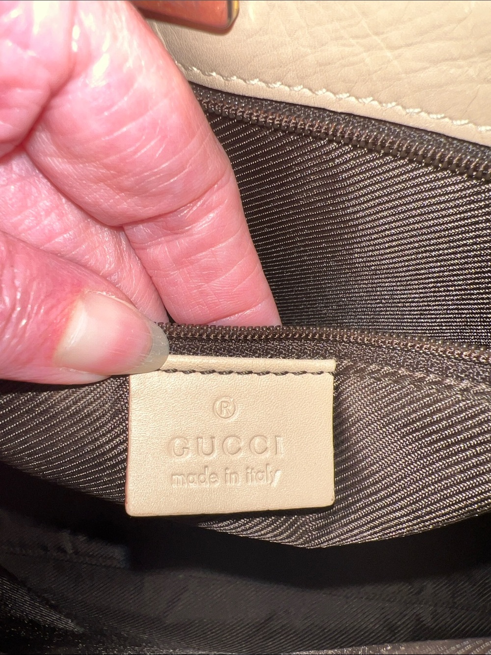 Gucci Tan Monogram Shoulder Bag - Picture 7 of 13